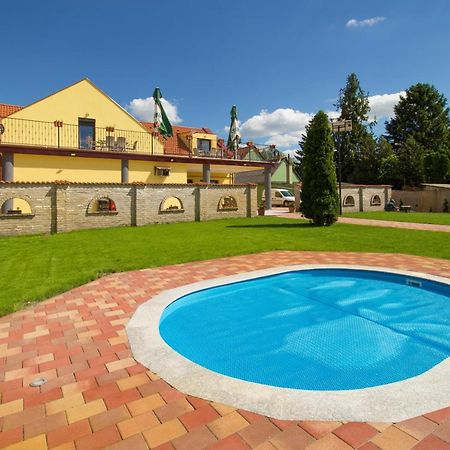 Hostal Ponty-Lak Panzió Dávod Exterior foto