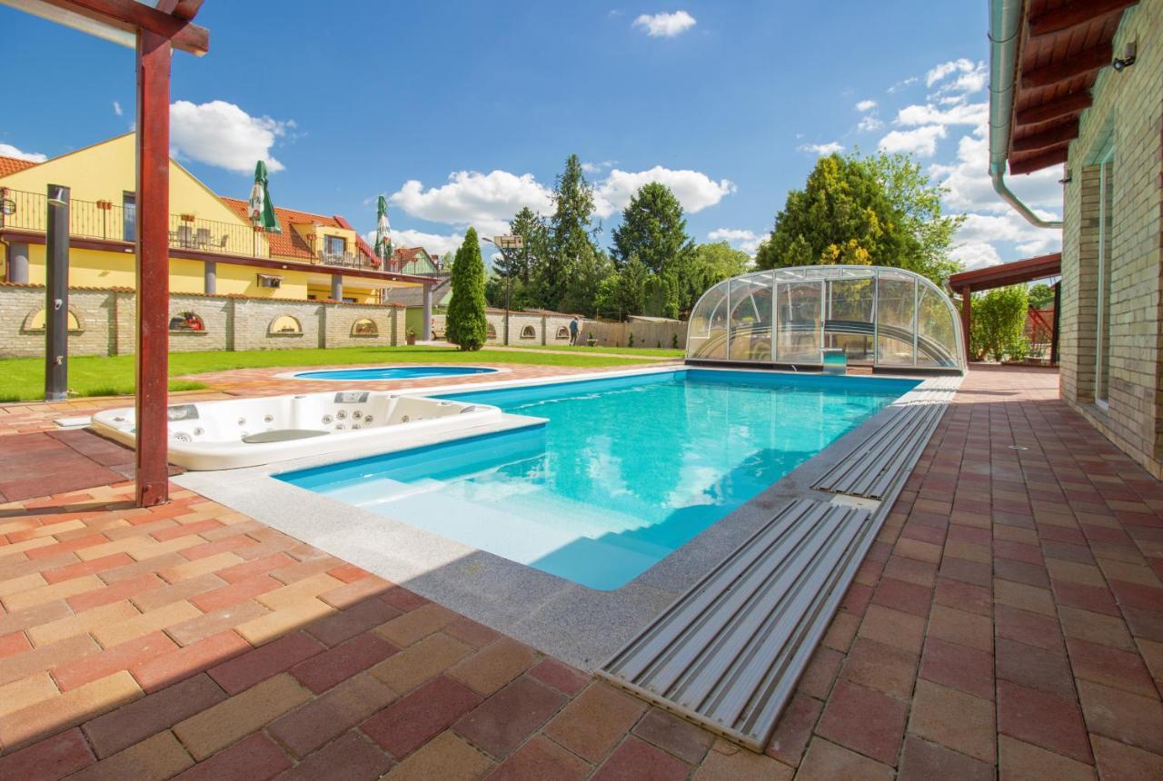 Hostal Ponty-Lak Panzió Dávod Exterior foto